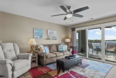 Image de Bridgepointe Condo 432 - Beautifully Updated Waterfront Condo!
