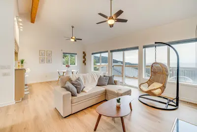 Image de Lovely Rockaway Beach Home w/ Pacific Ocean Views!
