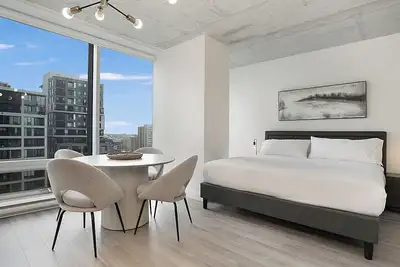 Image de Luxury Studio in Heart of Mtl 804 | Metro access