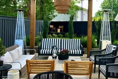 Image de Contemporary stylish open space concept vacation home-away from home!