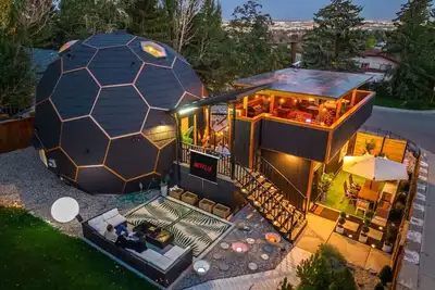Image de Dome House Yyc | Iconic | Luxury | Backyard Oasis
