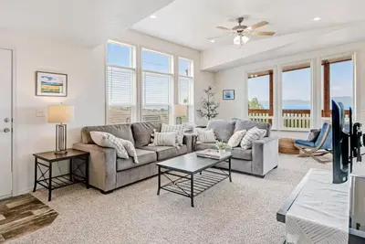 Image de Dreamy retreat with golf course & lake views, near beach & boat launch amenities