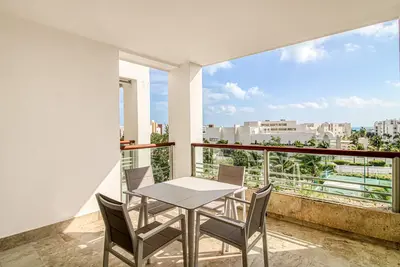 Image de 4th-Floor Resort Studio with Outdoor Pools, Pool Spas, Tennis, Gym, & Balcony