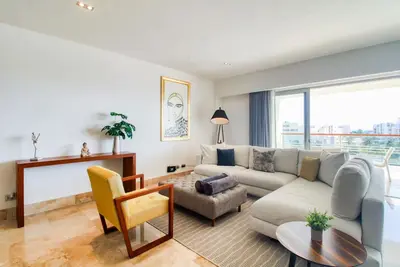Image de 4th-floor resort apt with outdoor pools, pool spas, tennis, gym, & balcony