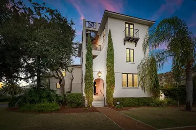 Image de The Pelican Cottage - located in East Beach steps from Gould's Inlet!