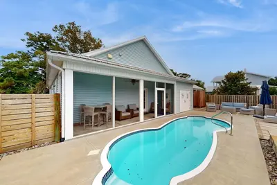 Image de Splendid home near the beach with private outdoor pool, patio, grill, W/D, & Ac