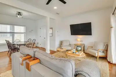 Image de ‘The Kraken’ Wildwood Townhome: 1/2 Mi to Beach!