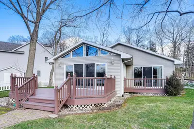 Image de House on Paw Paw Lake w/ Private Dock!