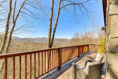 Image de Spacious Maggie Valley Cabin w/ Waterfall On-Site!