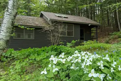 Image de Quaint cottage on peaceful Nh lake! Enjoy swimming, kayaking, and trails.