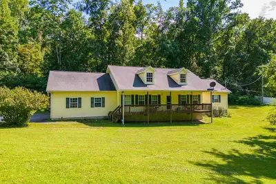 Image de Spacious home w/ free attraction tickets, game tables, jetted tub, grill, patio