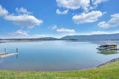 Image de Bella Vista - Beautiful Lakefront View!