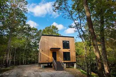 Image de Muwu in Wading River - secluded cabin with private beach and built in sauna