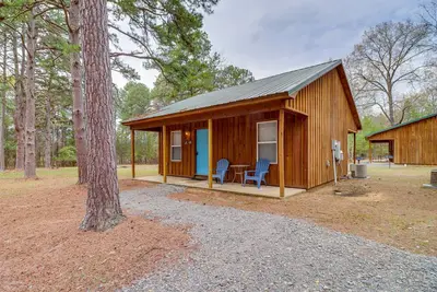 Image de 0. 5 Mi to Greers Ferry Lake: Heber Springs Cabin