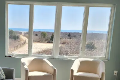 Image de A beautiful beachfront property stunning views of the beach, and Atlantic City.