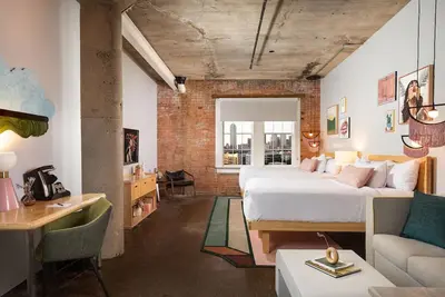 Image de Dlux Double Queen Room in Canvas Hotel Dallas: Dallas Skyline View!