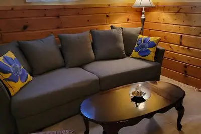 Image de Spacious basement Apt near Skiing and Weber State, Hill Afb and more. \n\n
