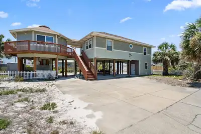 Image de Private Primary Suite | Steps from the Beach | Beach Getaways Av