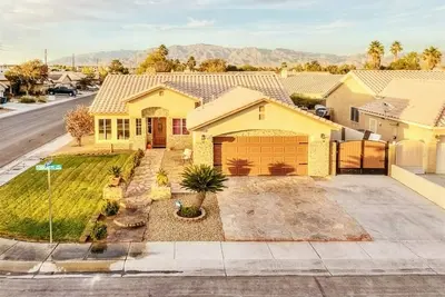 Image de Cozy Boho house in a quiet community, in N Las Vegas. 10-12 miles to the Strip