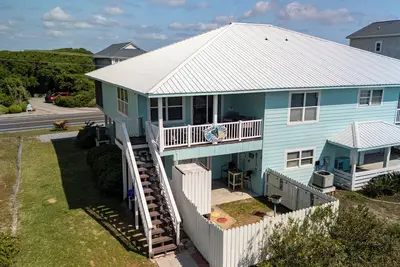 Image de Ocean Views in Surf City - \"Shark Tooth Haven\"\nSteps to the beach! Updated!