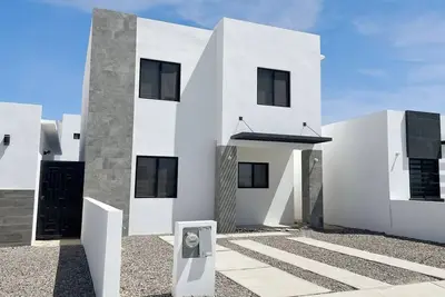 Image de 3 bedroom in a gated community 7 minutes to beach! !