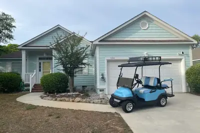 Image de Welcome to Seashells and Sandtraps! The Perfect Oak Island Home w/ Golf Cart!