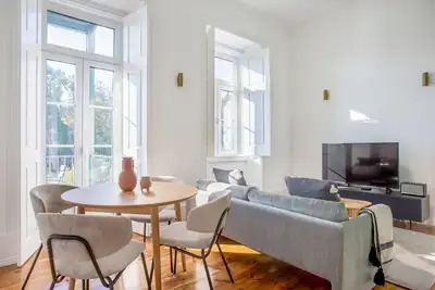 Image de Blueground | Avenida, balcony