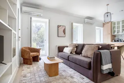 Image de Blueground | Avenida, balcony