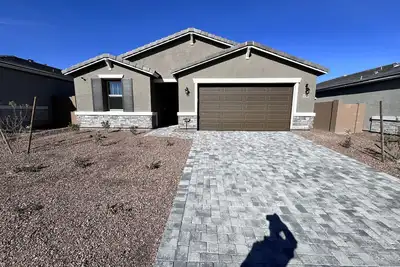 Image de Cozy & Modern single family 4 bedroom, 3 bathroom house with 2, 070 square feet.