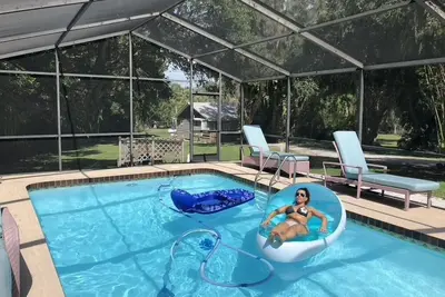 Image de Waterfront Estate over an acre on the water with Large Heated Pool