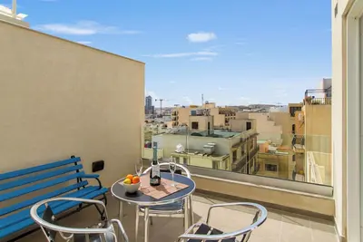 A Sunny penthouse modern 2 bdr - Sliema, Tas Sliema, Malta