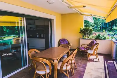 Image de Appartement de deux chambres prés de la plage Omisalj, Krk (A-21946-a)