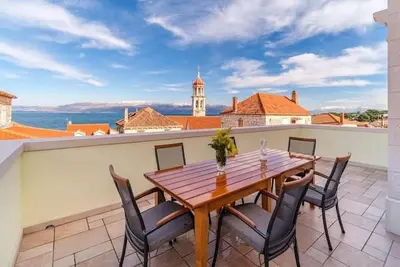 Image de Appartement de trois chambres avec la terrasse et la vue sur le mer Sutivan, Brac (A-22721-a)