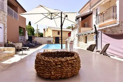 Image de Appartement de deux chambres avec la terrasse Tar, Porec (A-22756-d)