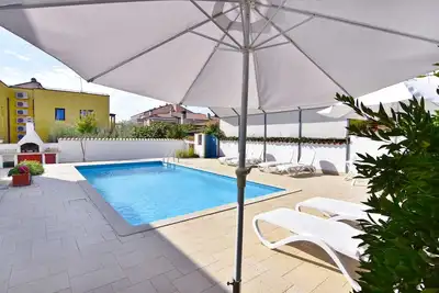 Image de Maison pour la famille avec la piscine Umag (K-22775)