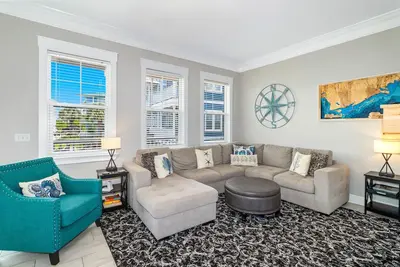Image de Gulf & canal views with modern amenities, pool, & beach access