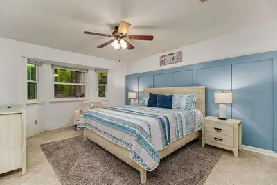 Image de Bluebird House: spacious 3br with sunroom on an acre