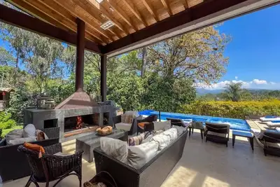 Image de Vista al Nevado: Exceptional Home in Avandaro