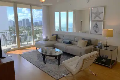 Image de Upscale Luxury Sunny Beach Condo