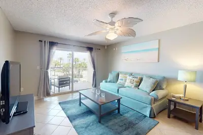 Image de On the Beach Across From Johns Pass. Heated Pool. Spacious and Updated.