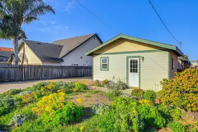 Image de Oceano Studio w/ Patio + Fire Pit Near Beaches!