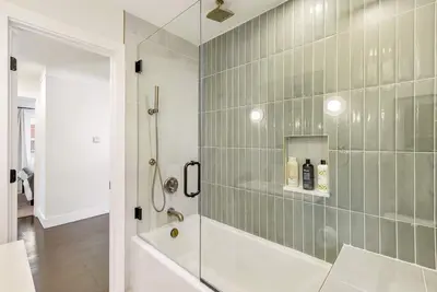 Image de Upscale 5br/3ba w/ Jacuzzi