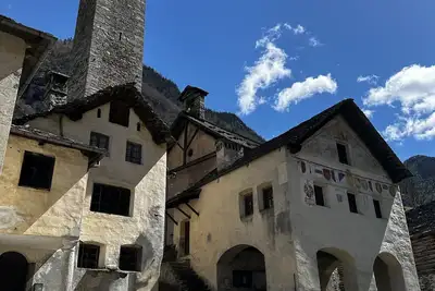 Image de GrosszĂĽgiges Ferienhaus fĂĽr Wildromantischen Urlaub im Val Lavizzara