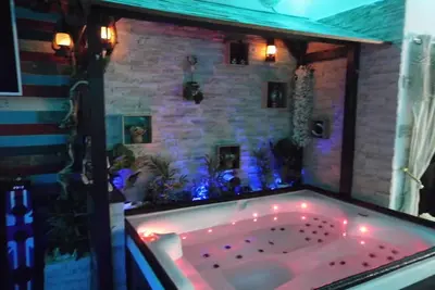 Image de L'histoire de L'ouest love room spa