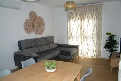 Image de Appartement moderne à Gandía : 2 chambres, climatisation, piscine et parking, proche plage.