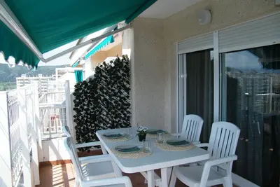 Image de Appartement familial avec piscine, tennis, jardins – 2 chambres à 250m de la plage