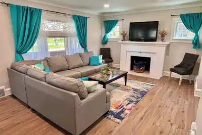 Image de Park view ⁞ Porch swing ⁞ Game room ⁞ 2ba ⁞ Manchester Manor: an elegant escape