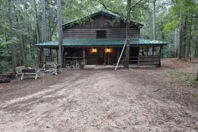 Image de Big Beautiful Cabin amongst Towering Pines