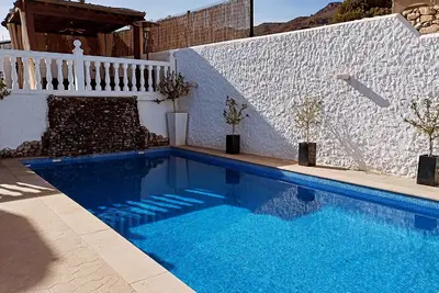 Image de Stylish villa with heated pool. 7 minute walk to beach, bars and restaurants!