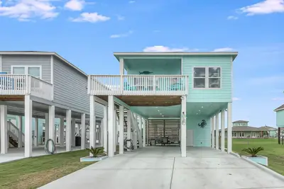 Image de 2 Master bedrooms with King Beds! Community Pool and Close to the Beach!